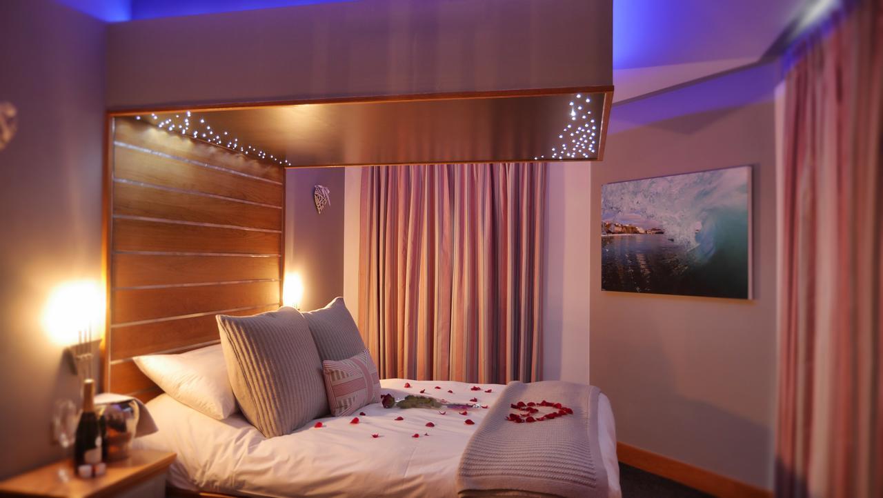 The Oceanic Luxury Aparthotel Falmouth Exterior photo