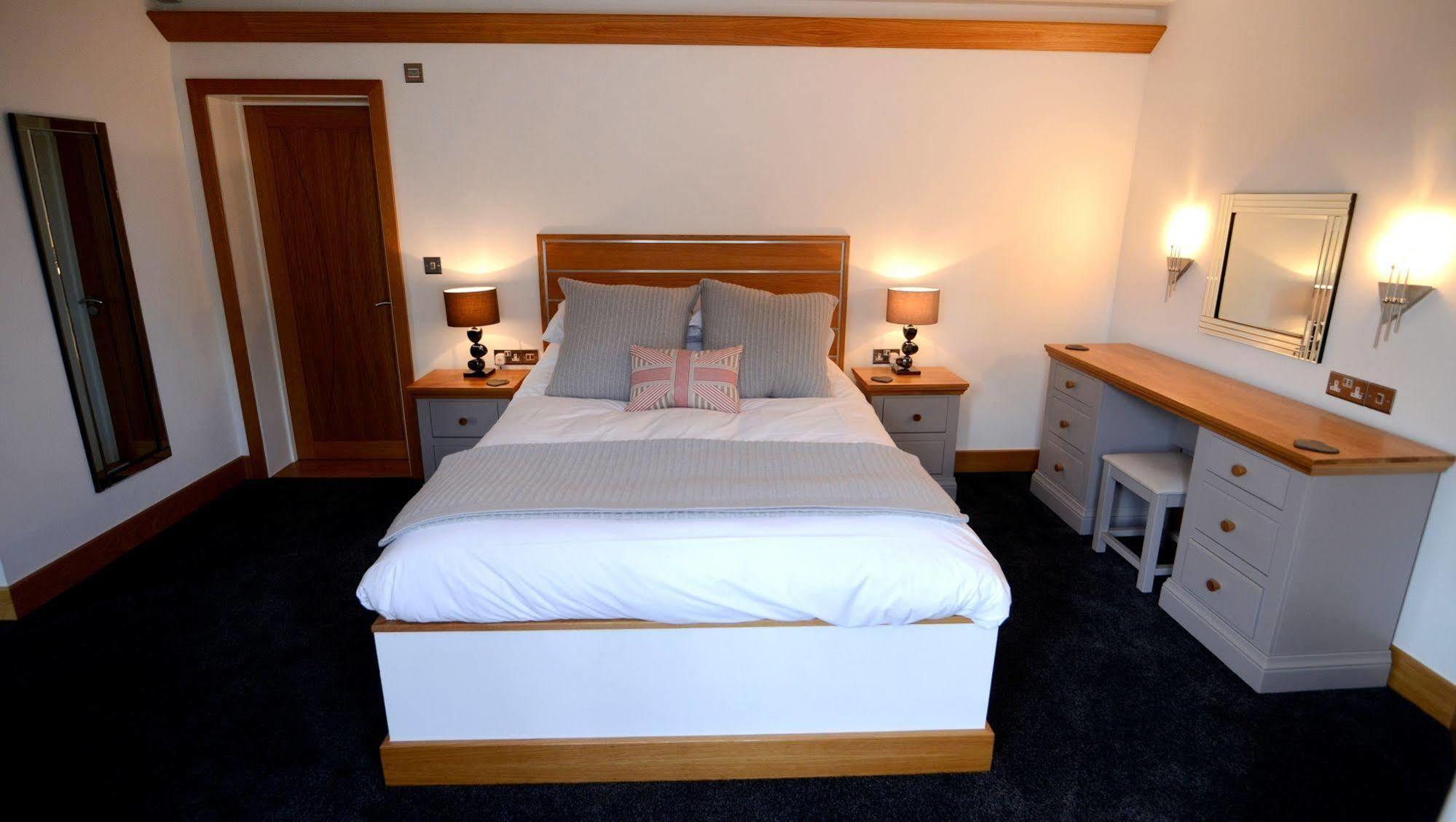 The Oceanic Luxury Aparthotel Falmouth Exterior photo