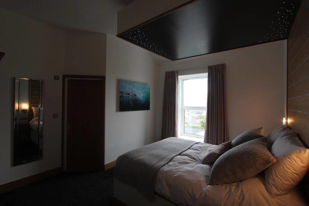 The Oceanic Luxury Aparthotel Falmouth Exterior photo